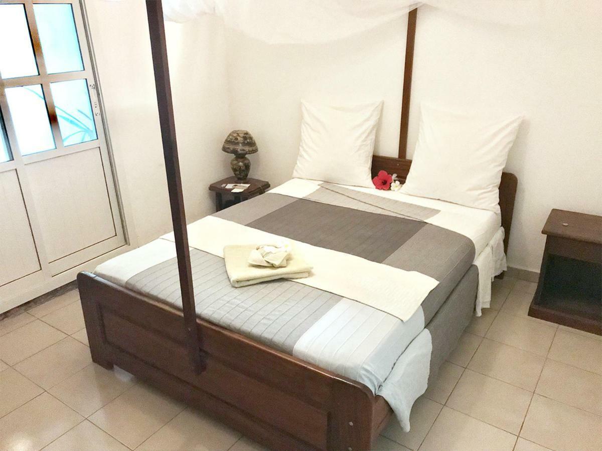 Hotel Jardin De La Paix Морони Экстерьер фото